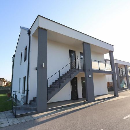 White Mountain Apartment Banovci Exterior foto
