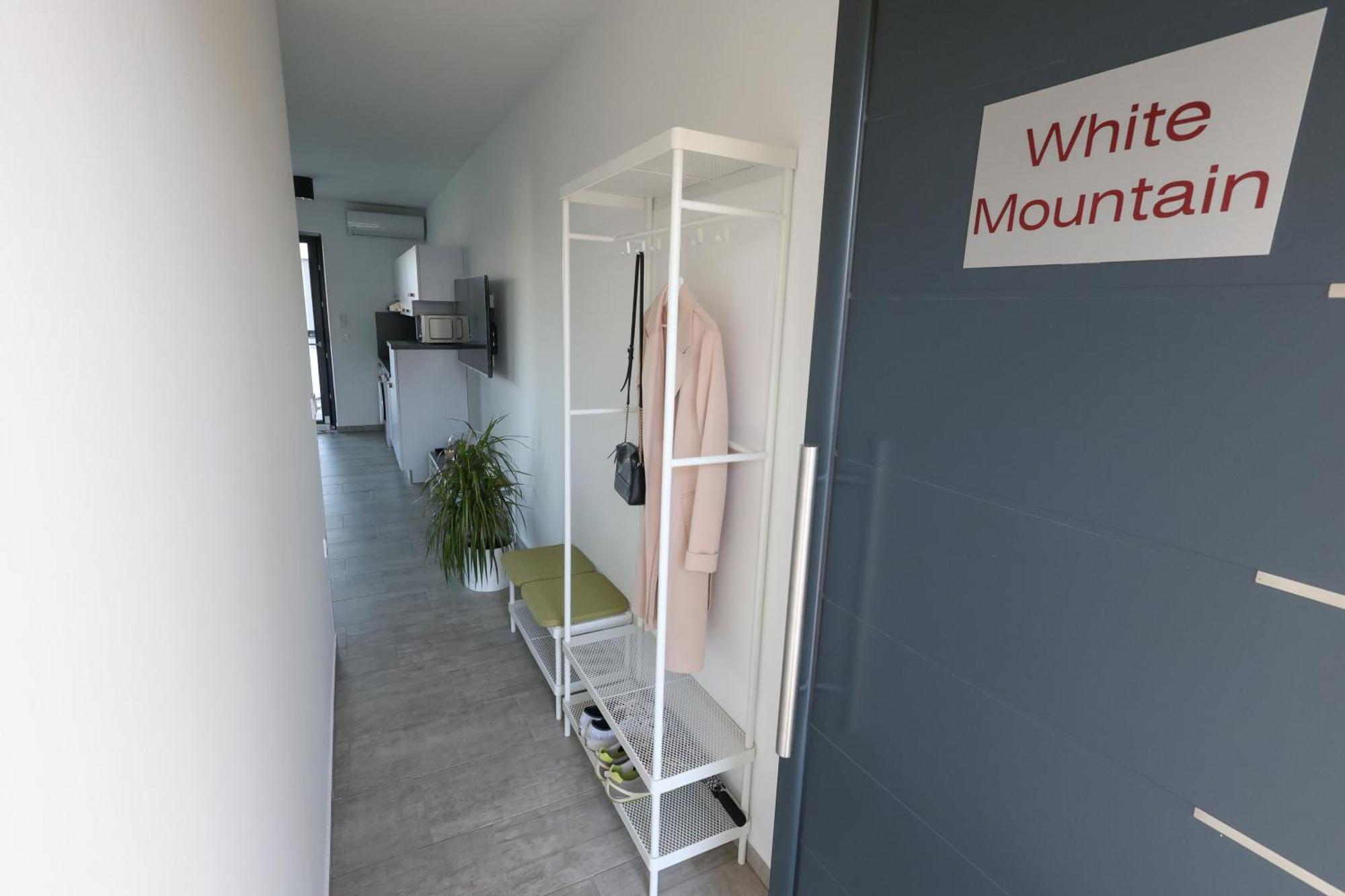 White Mountain Apartment Banovci Exterior foto
